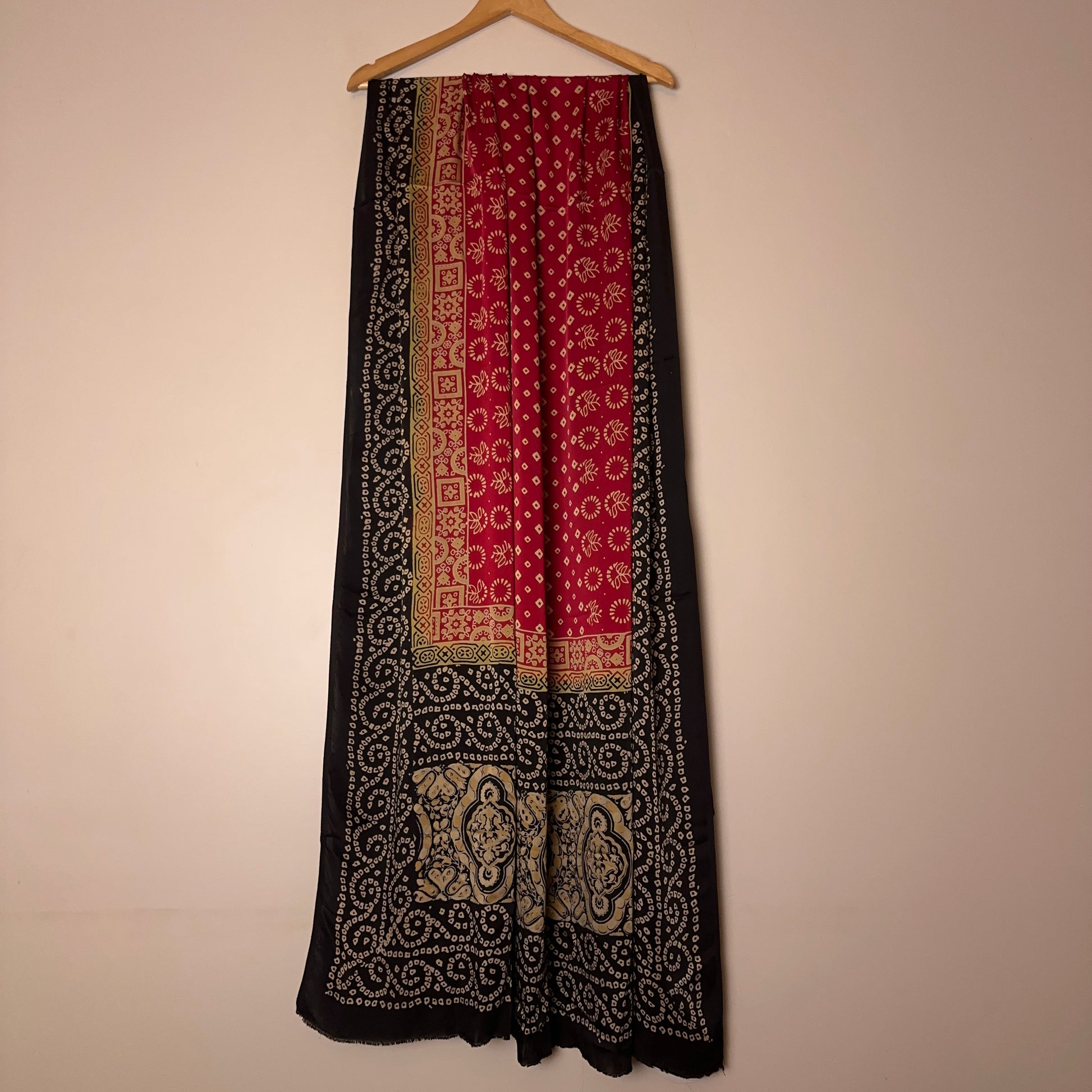 Surkh o Kaala Dupatta