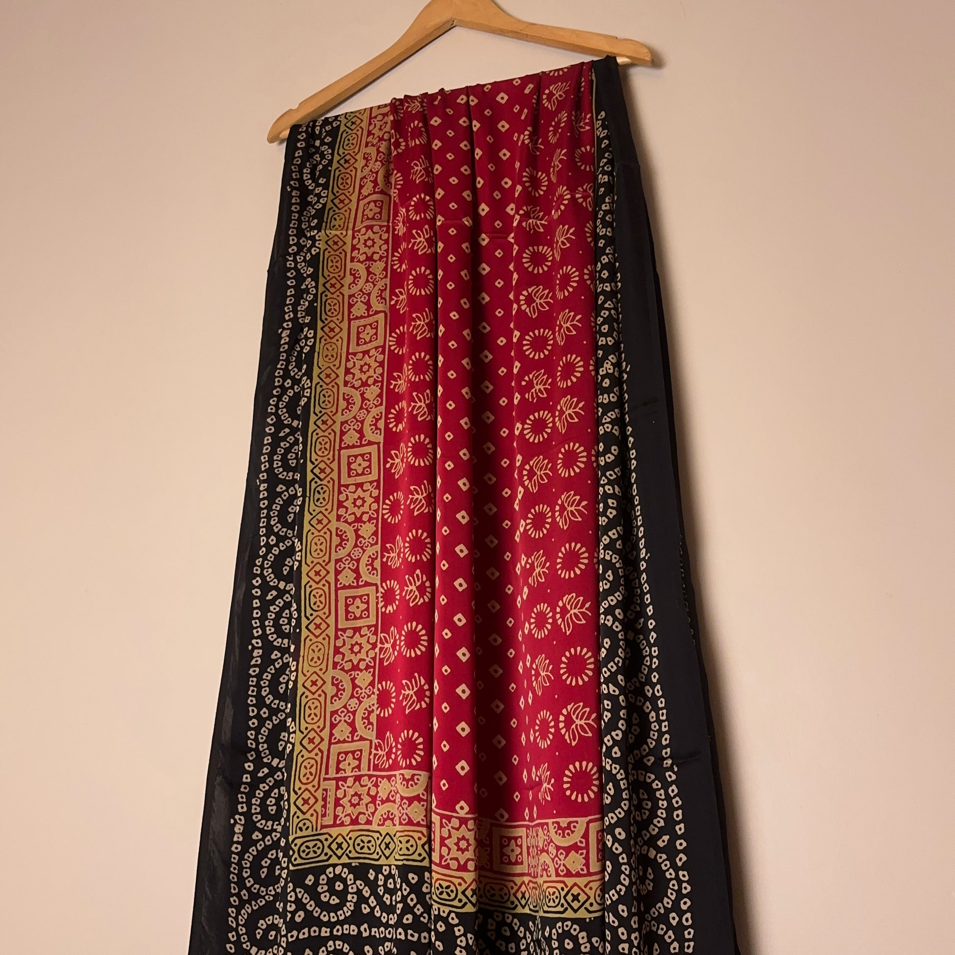 Surkh o Kaala Dupatta