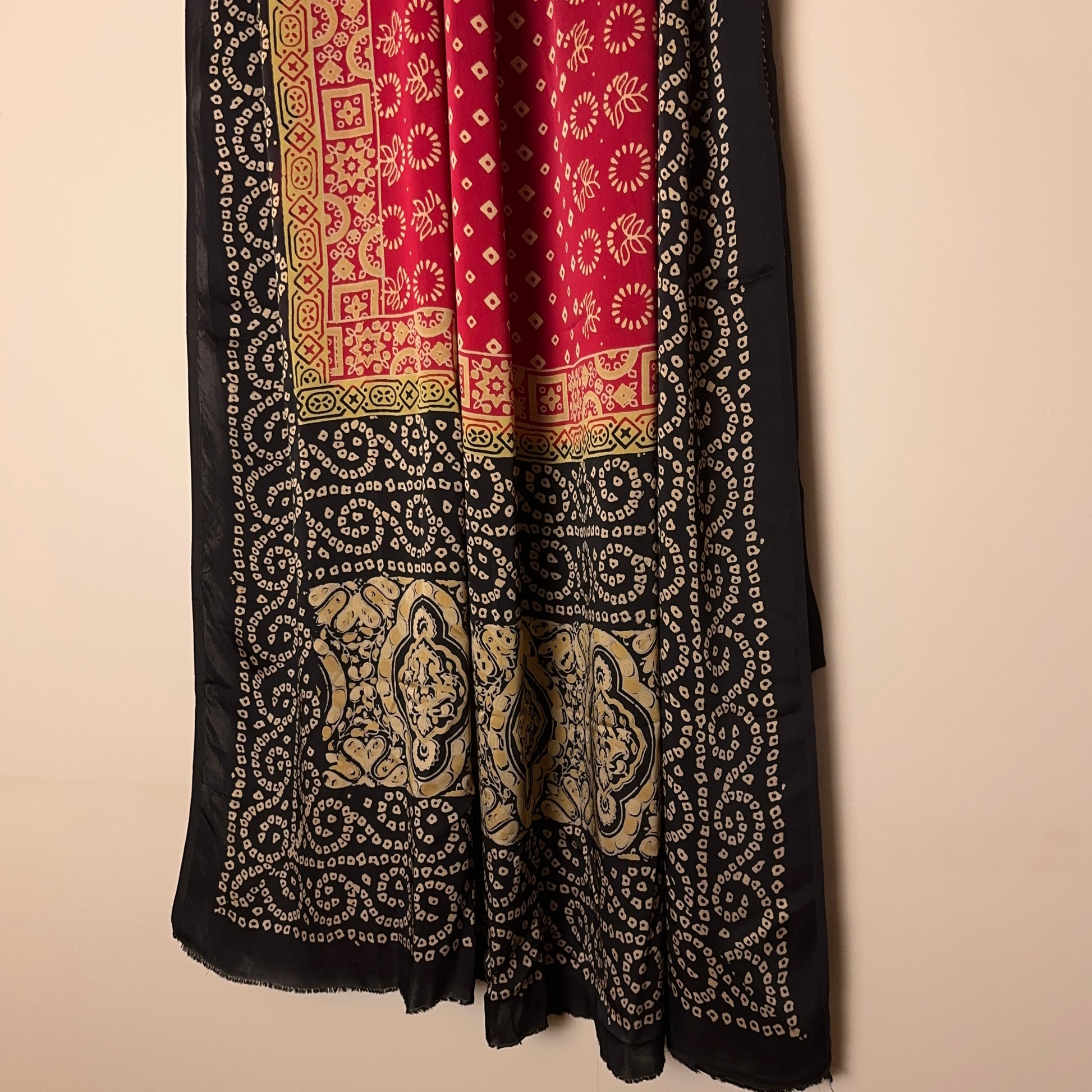 Surkh o Kaala Dupatta