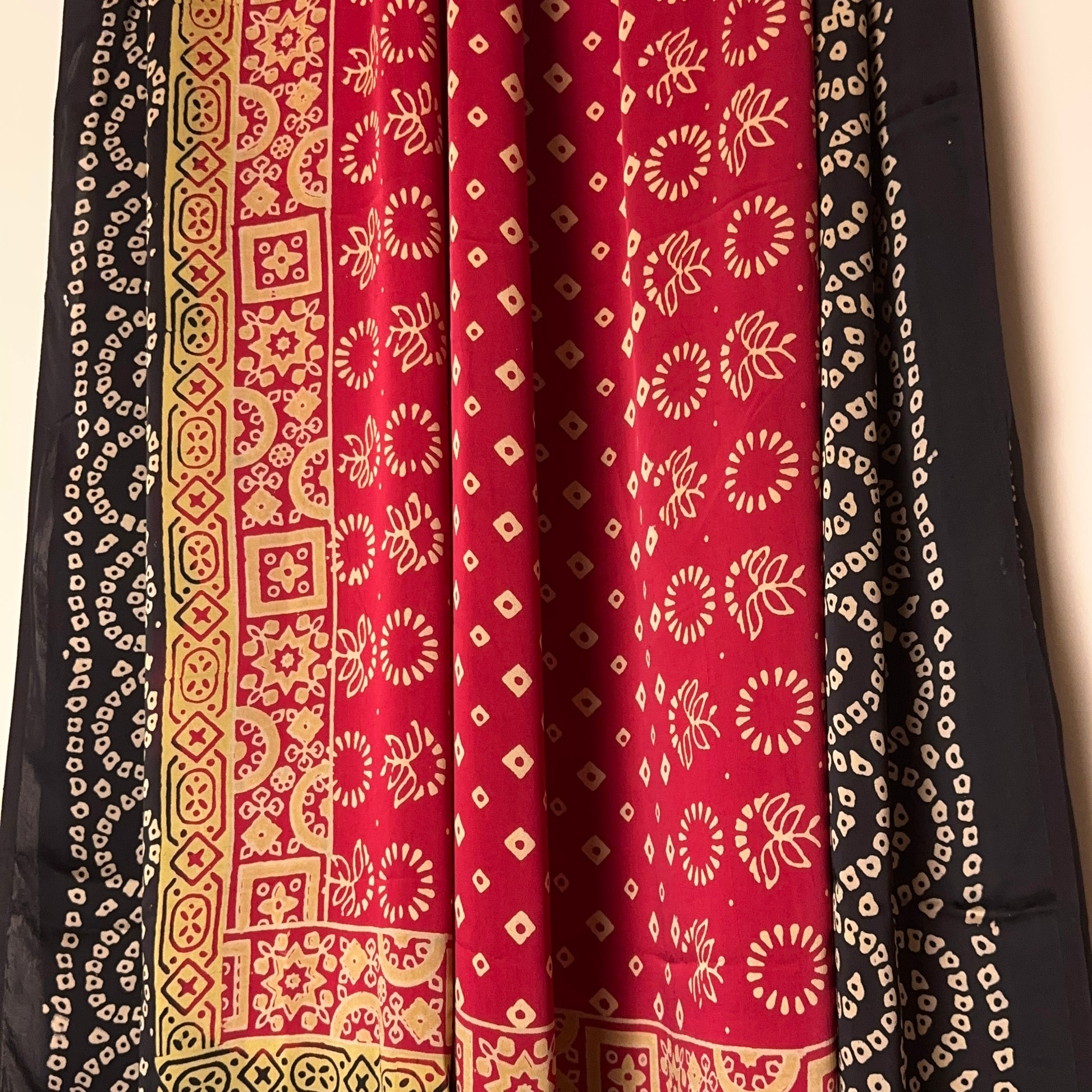 Surkh o Kaala Dupatta